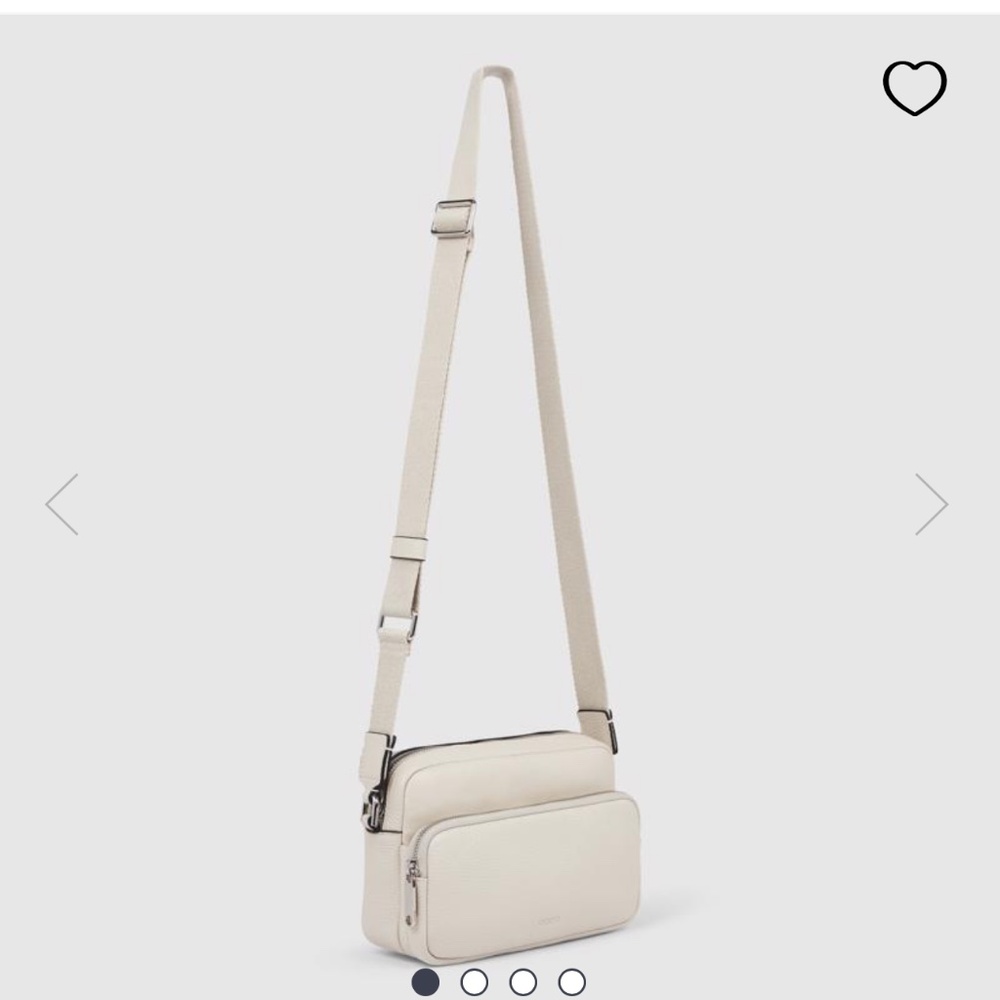 Ecco camera bag beige in seach of